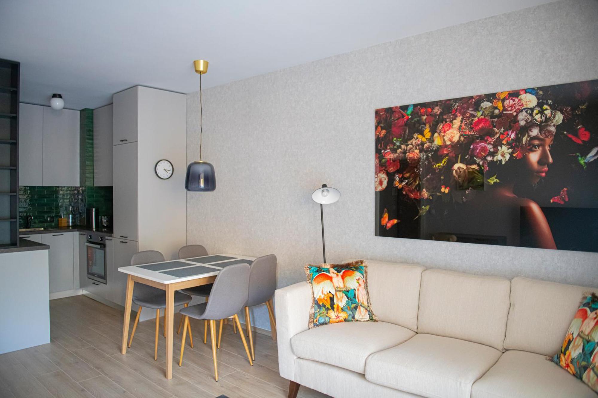 Apartemen Miami A Lovely Center 2 Bedrooms With Private Parking *
